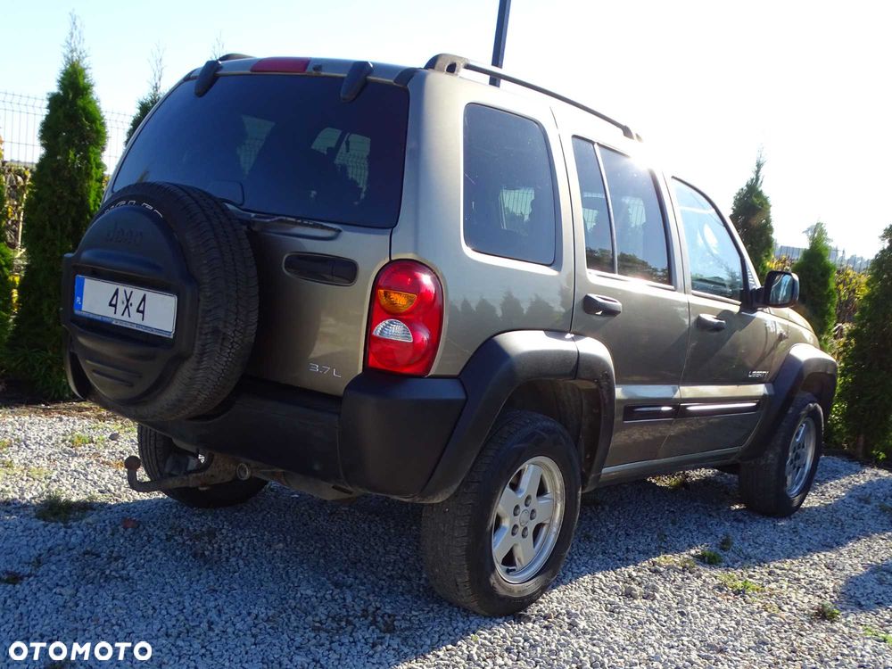 Jeep Cherokee 2004 photo 4