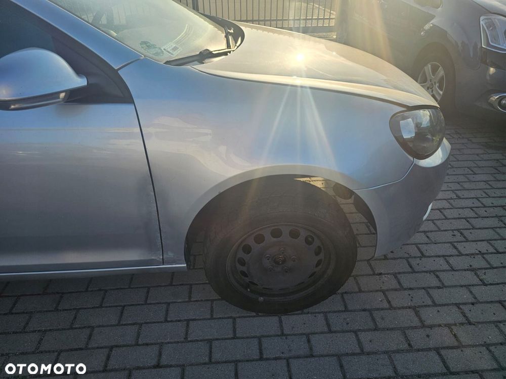 błotnik prawy przód vw golf vi kod lakieru la7w - 1