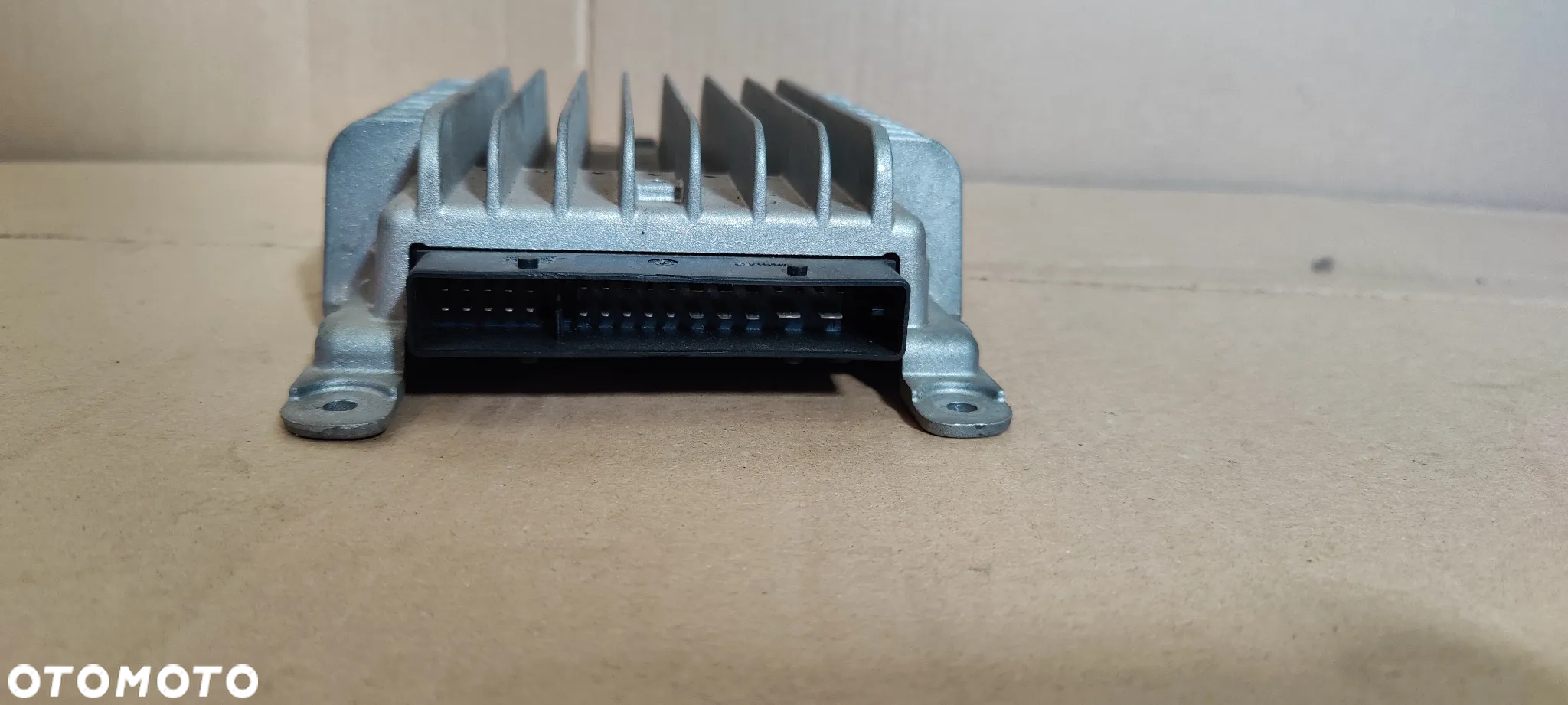 WZMACNIACZ BASU AUDI A4 B7 8E5035223E - 2