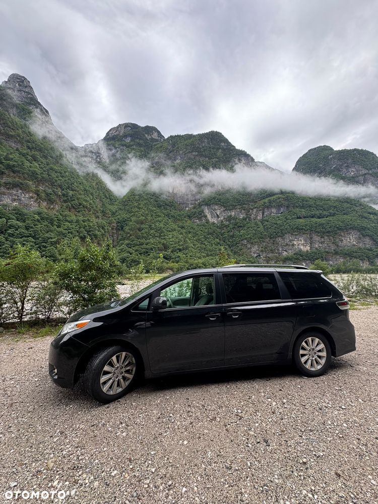 Toyota Sienna 3.5 V6 XLE AWD - 2
