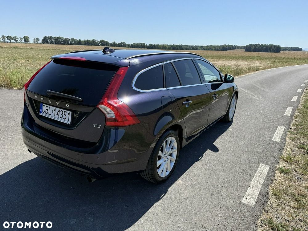 Volvo V60 T3 Geartronic Momentum - 28