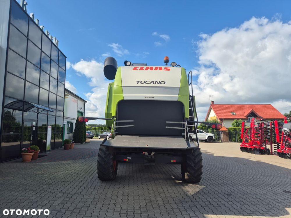 Claas Tucano 440 z hederem Vario 620 i przystawką do kukurydzy Olimac - 6