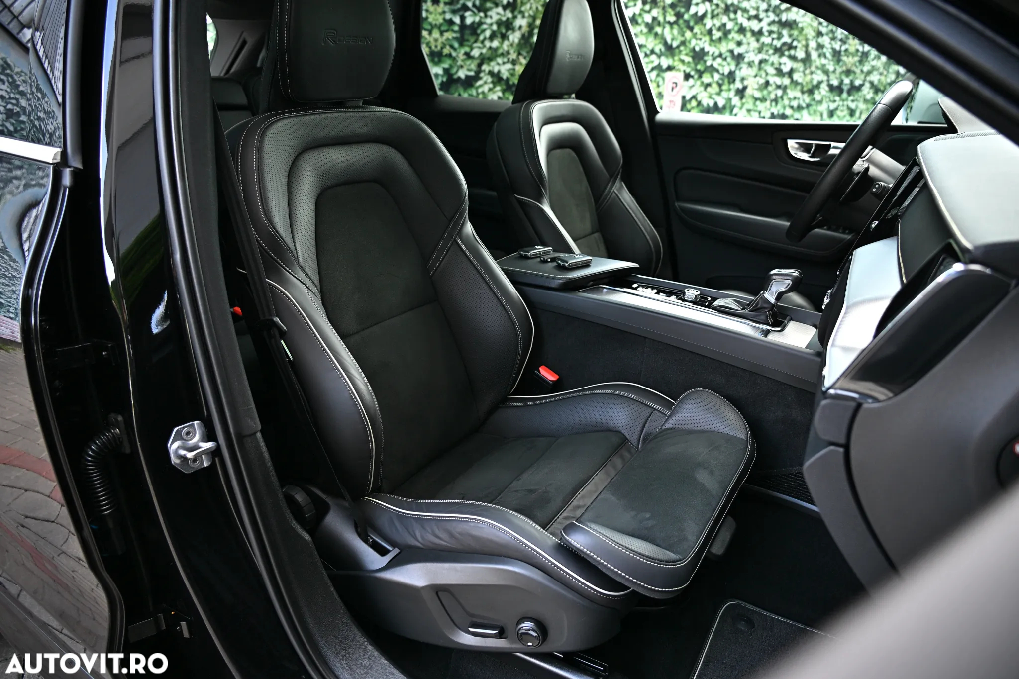 Volvo XC 60 D5 AWD Geartronic RDesign - 16