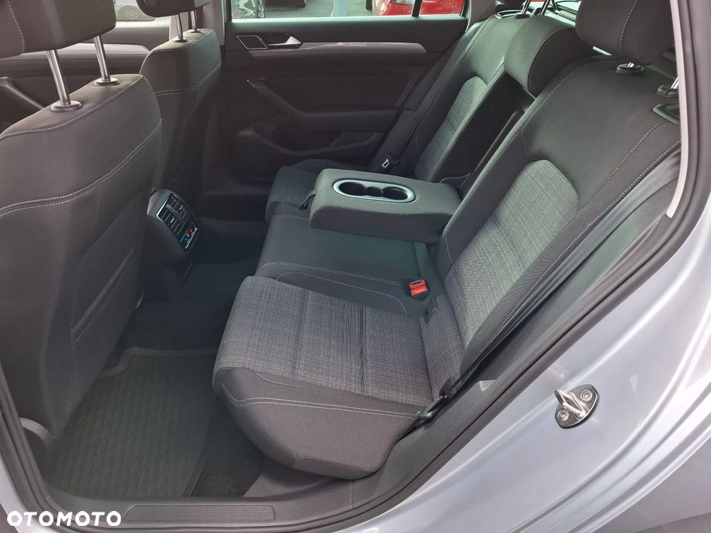 Volkswagen Passat Variant 2.0 TDI SCR DSG Business - 11