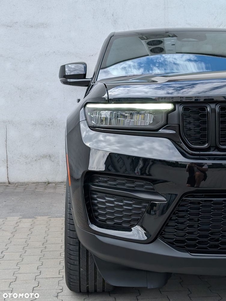 Jeep Grand Cherokee - 29