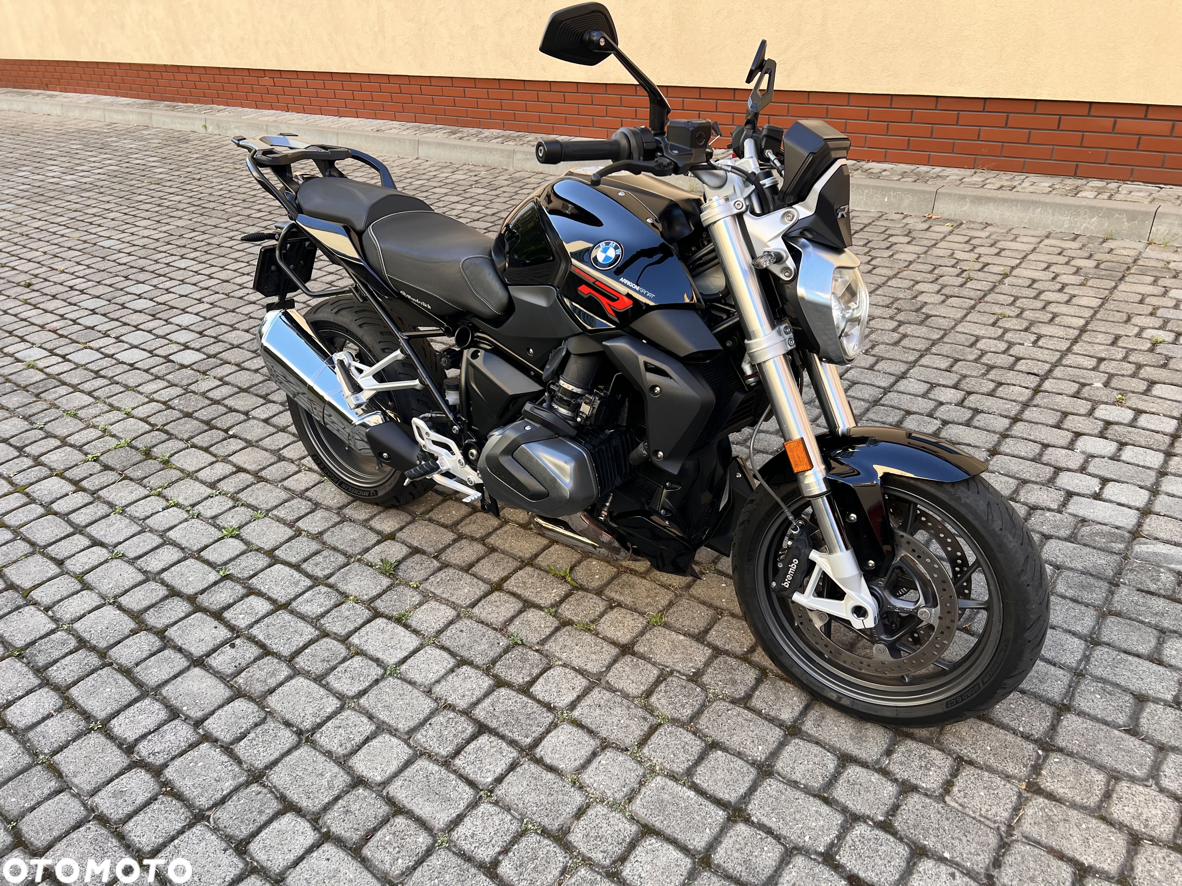 BMW R - 1