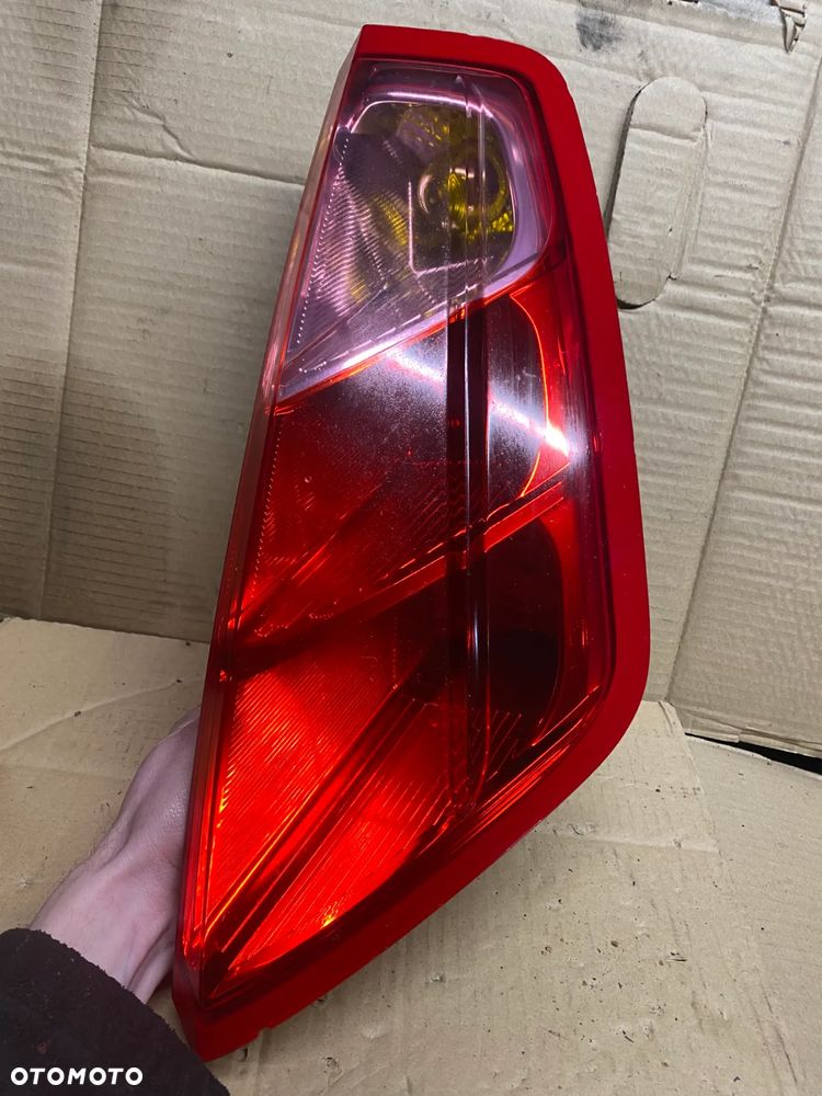 LAMPA TYLNA PRAWA FIAT GRANDE PUNTO 27460202 51701590 - 2