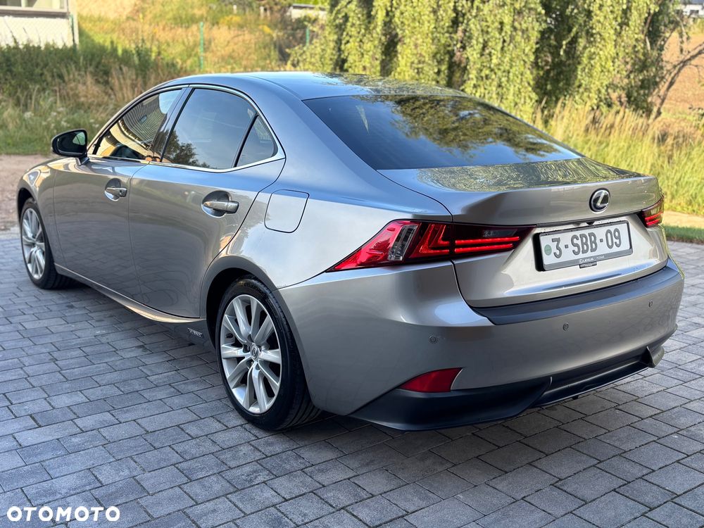Lexus IS 300h Prestige - 7