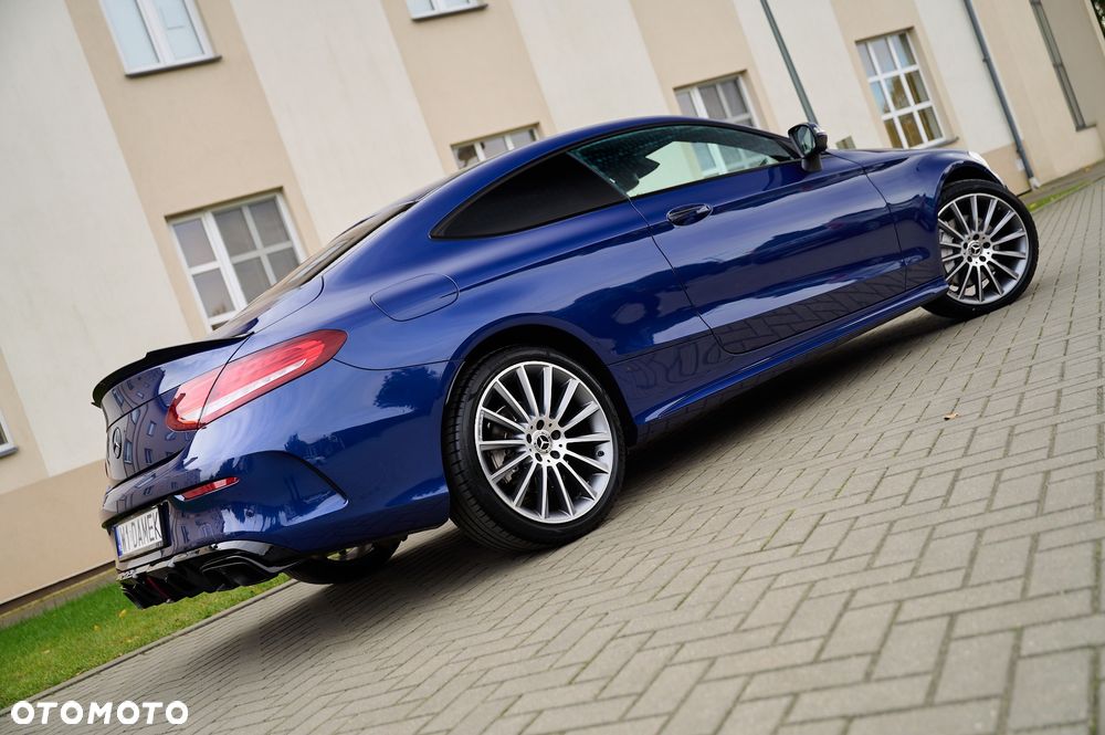 Mercedes-Benz Klasa C 300 9G-TRONIC - 4