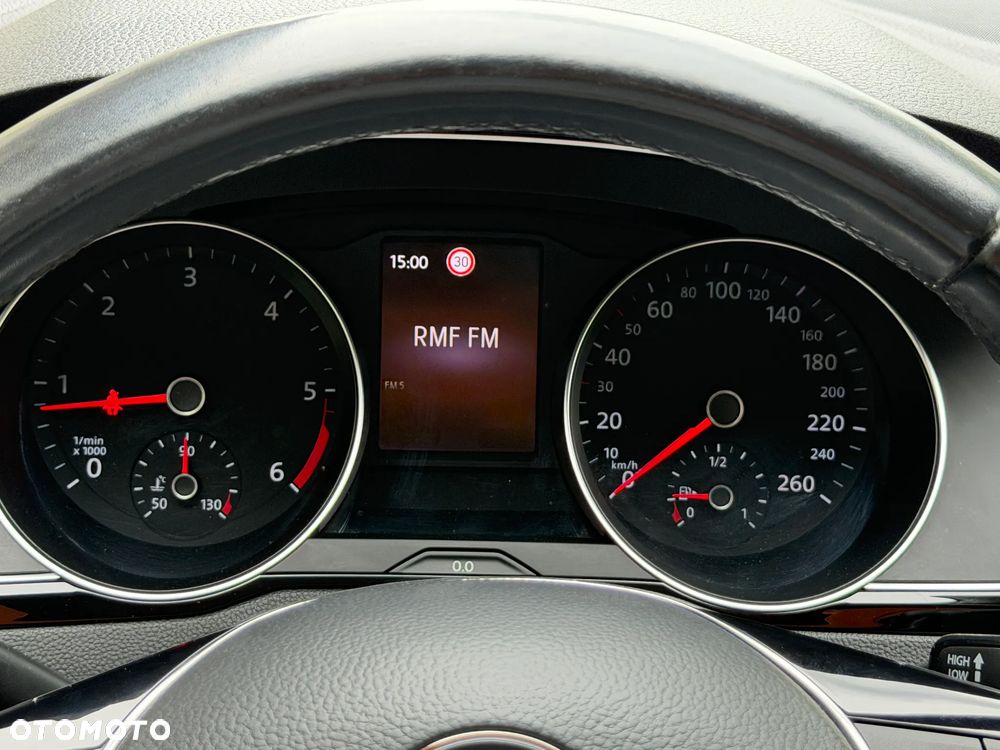 Volkswagen Passat - 23