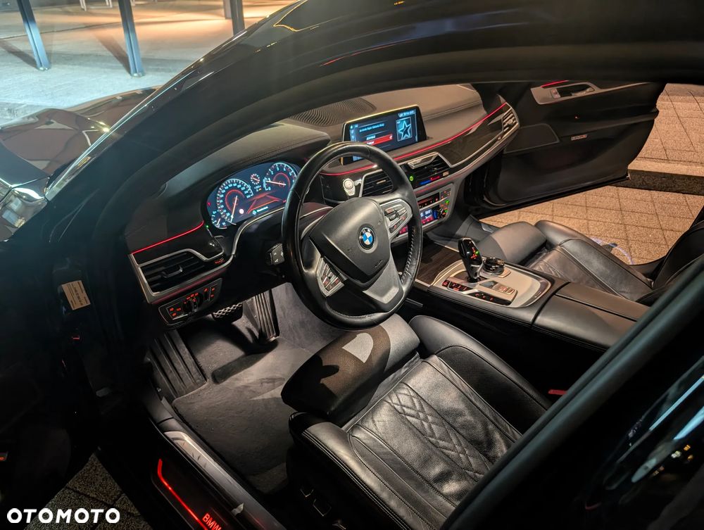 BMW Seria 7 750i xDrive - 14