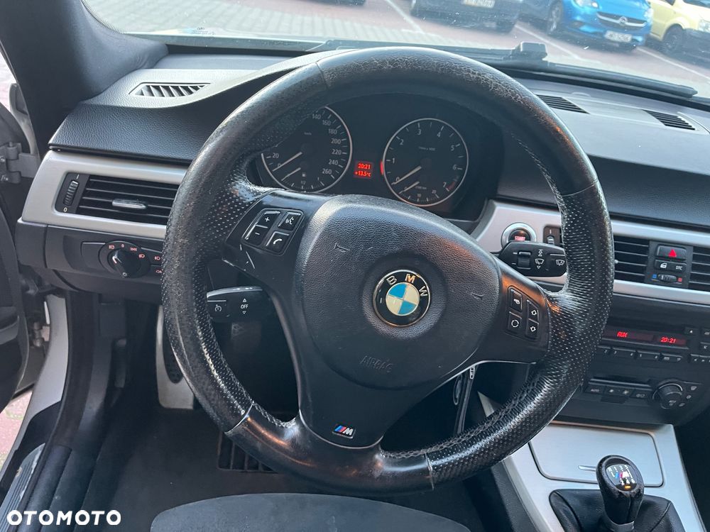 BMW Seria 3 320i - 5