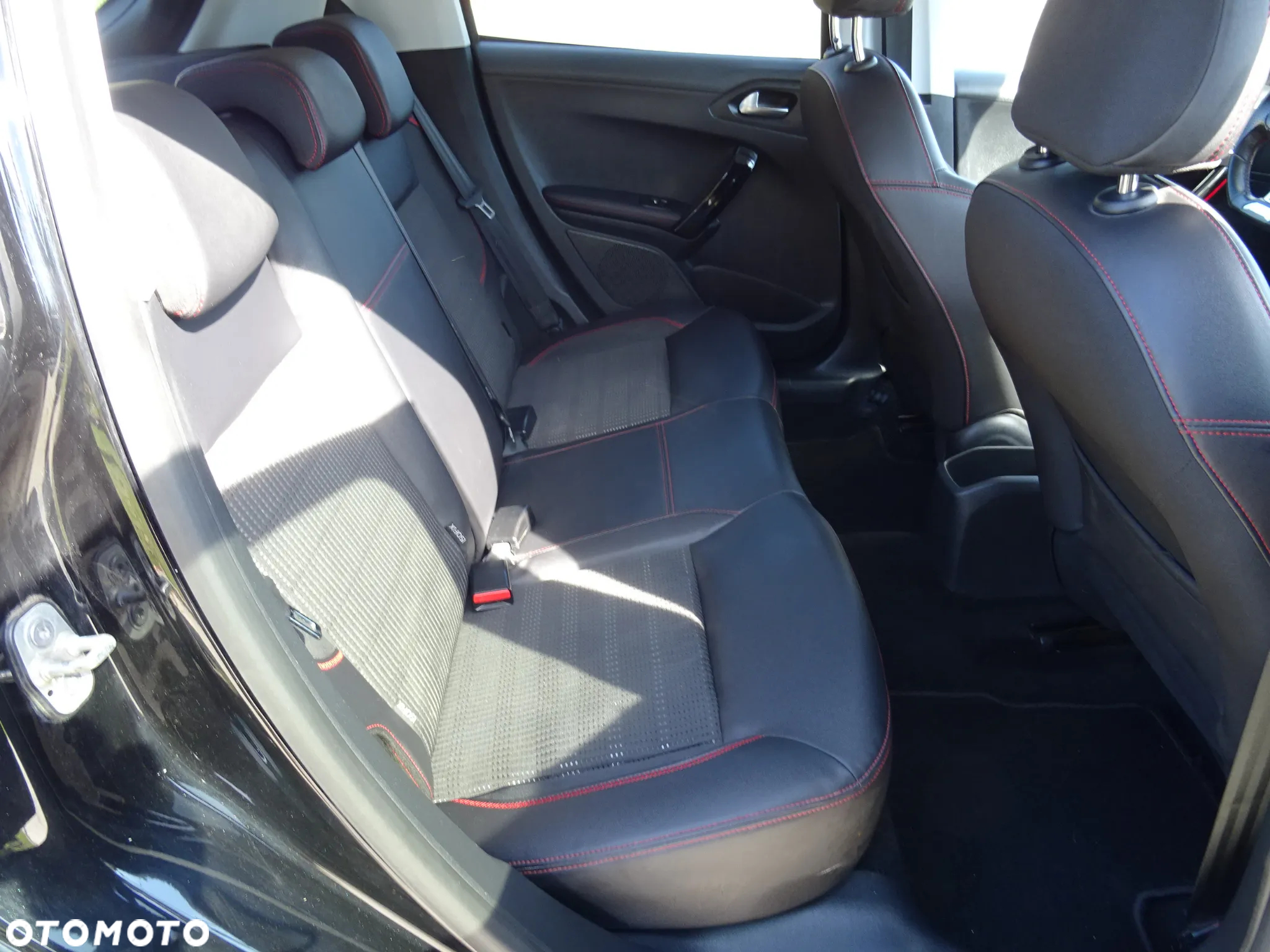 Peugeot 208 PureTech 110 Stop & Start Allure - 11