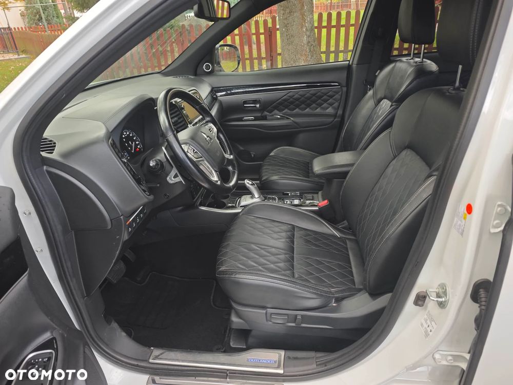 Mitsubishi Outlander 2.4 4WD Plug-In Hybrid Diamant+ - 16