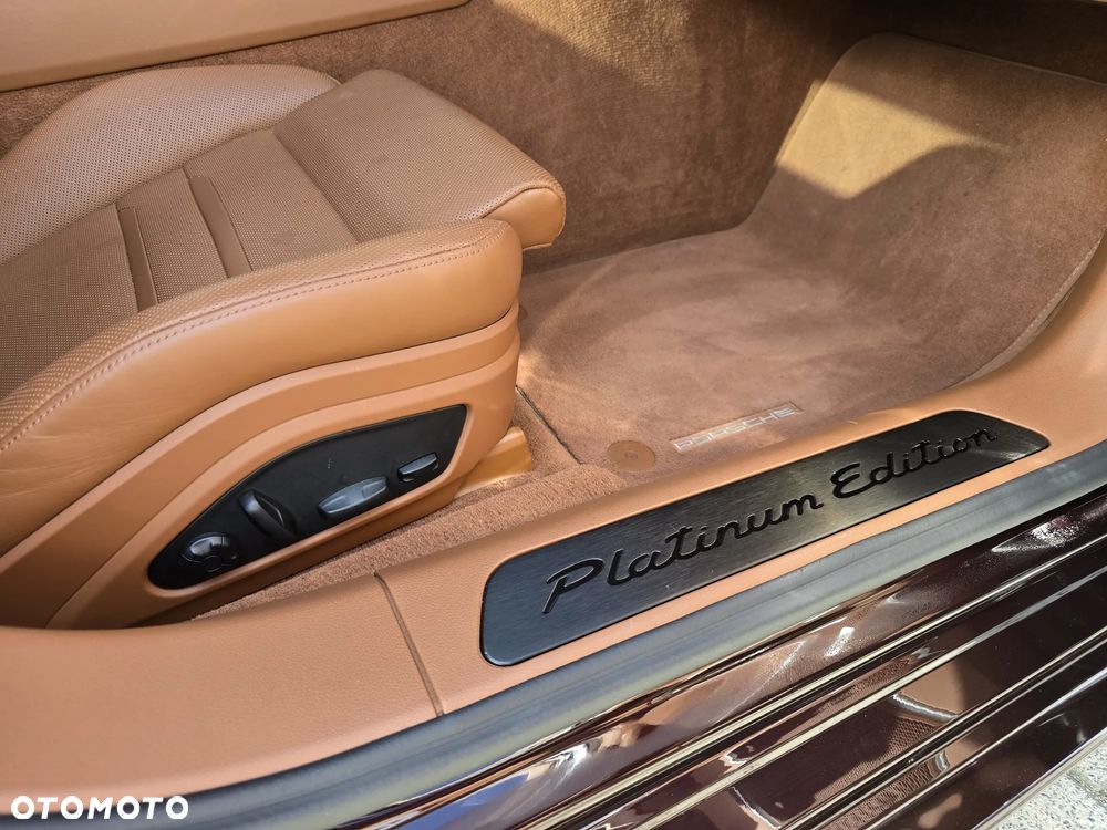 Porsche Panamera 4 Platinum Edition - 30