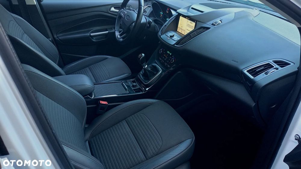 Ford Kuga 2.0 TDCi 4x4 Titanium - 17