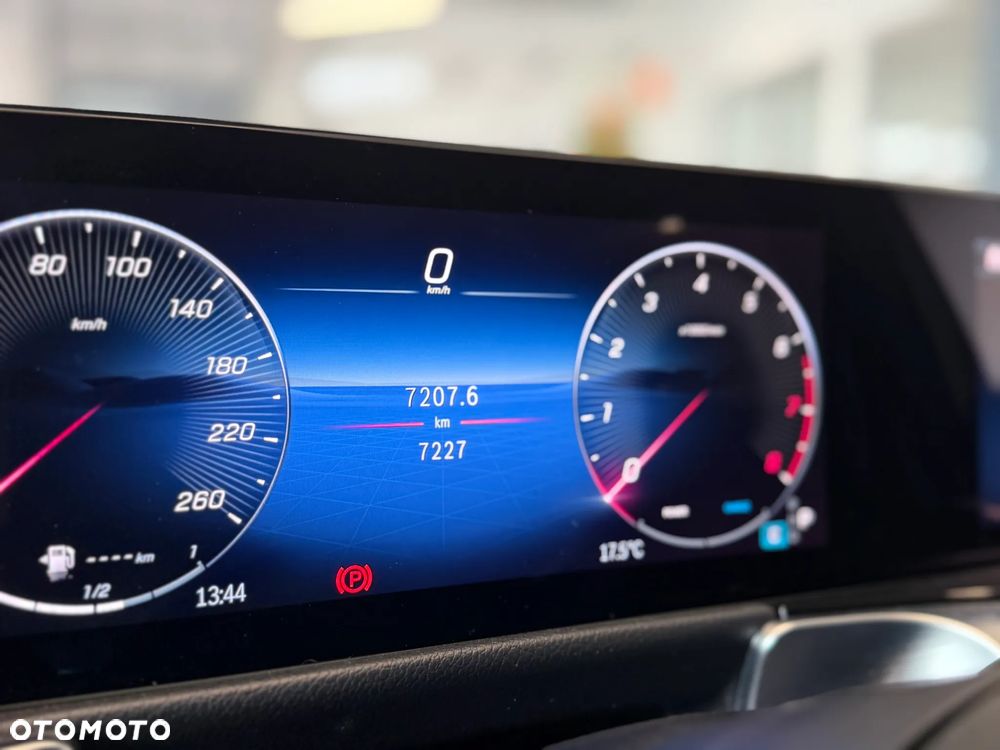 Mercedes-Benz GLB 200 AMG Line 7G-DCT - 6