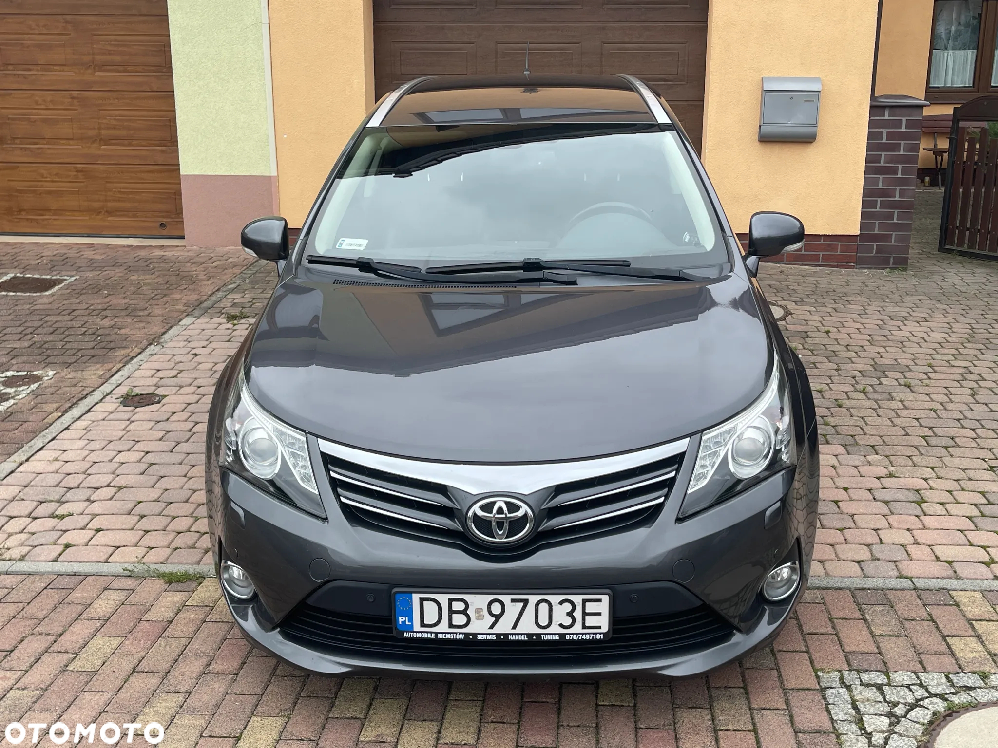 Toyota Avensis 2.0 D-4D Premium - 2