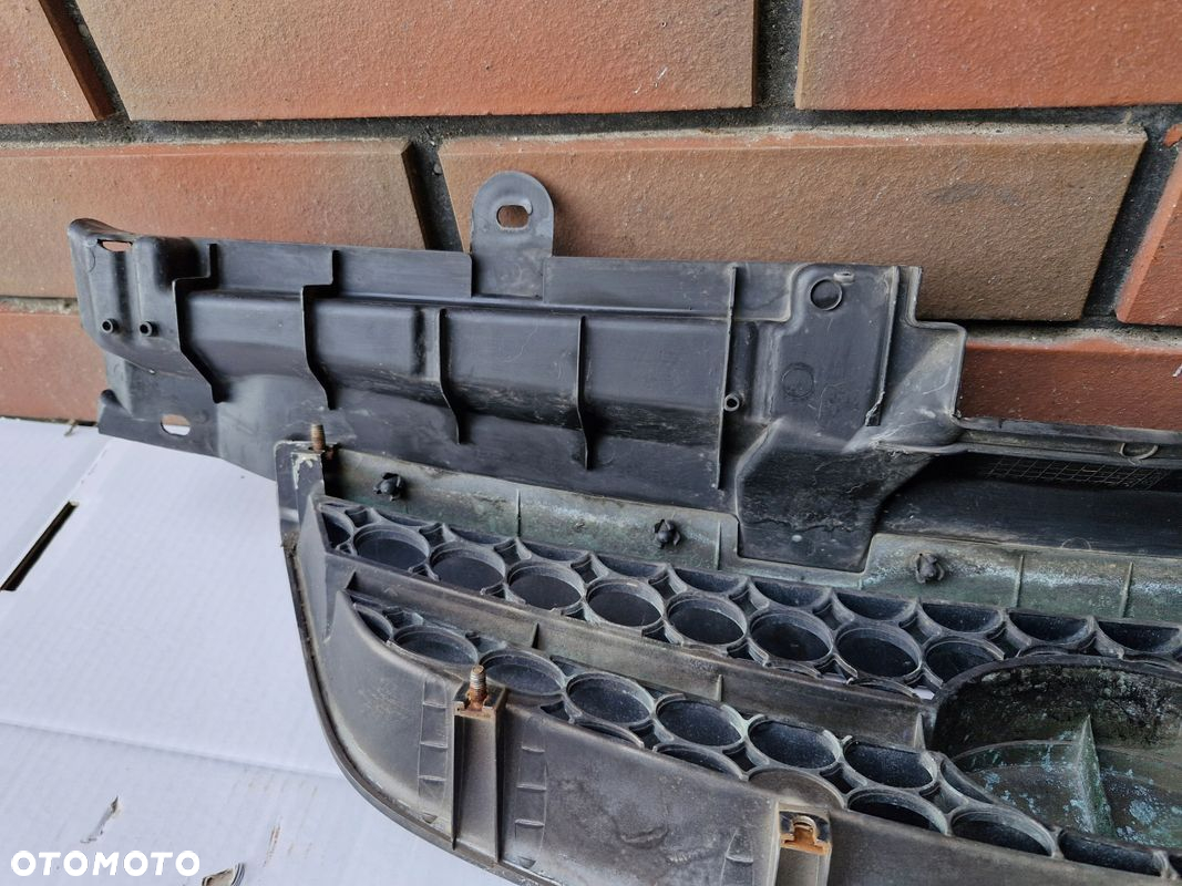 GRILL ATRAPA CHŁODNICY PRZÓD KIA SHUMA II 2 - 8
