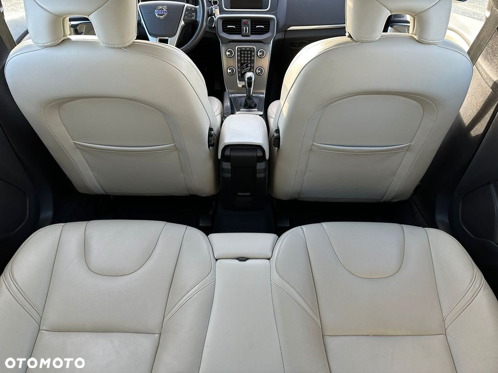 Volvo V40 D2 Momentum - 16