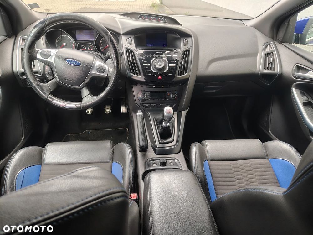 Ford Focus 2.0 EcoBoost ST mit Leder-Sport-Paket - 11