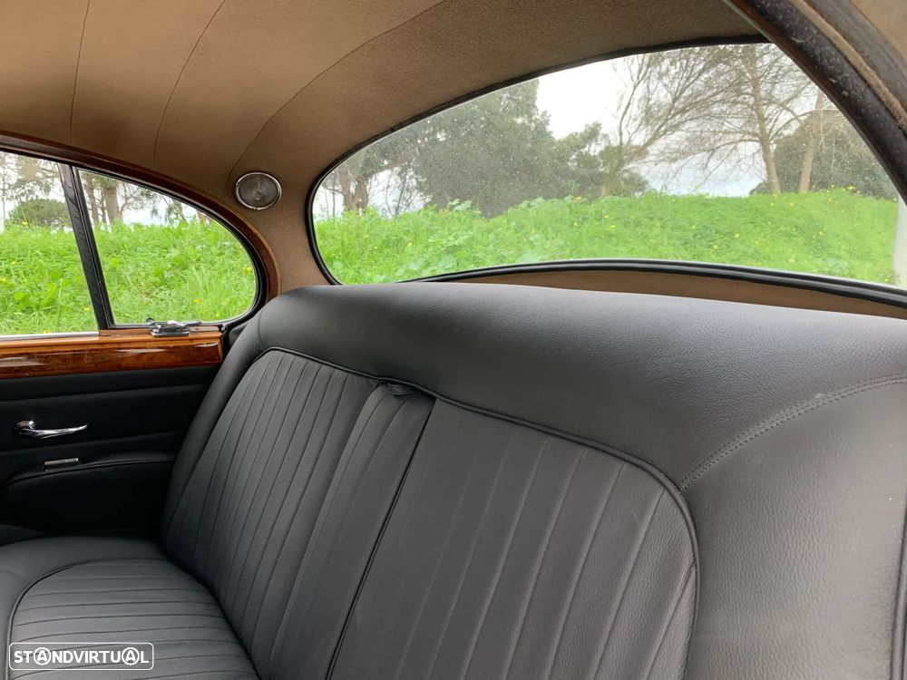 Jaguar MK II - 13
