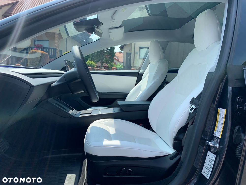 Tesla Model 3 AWD - 11