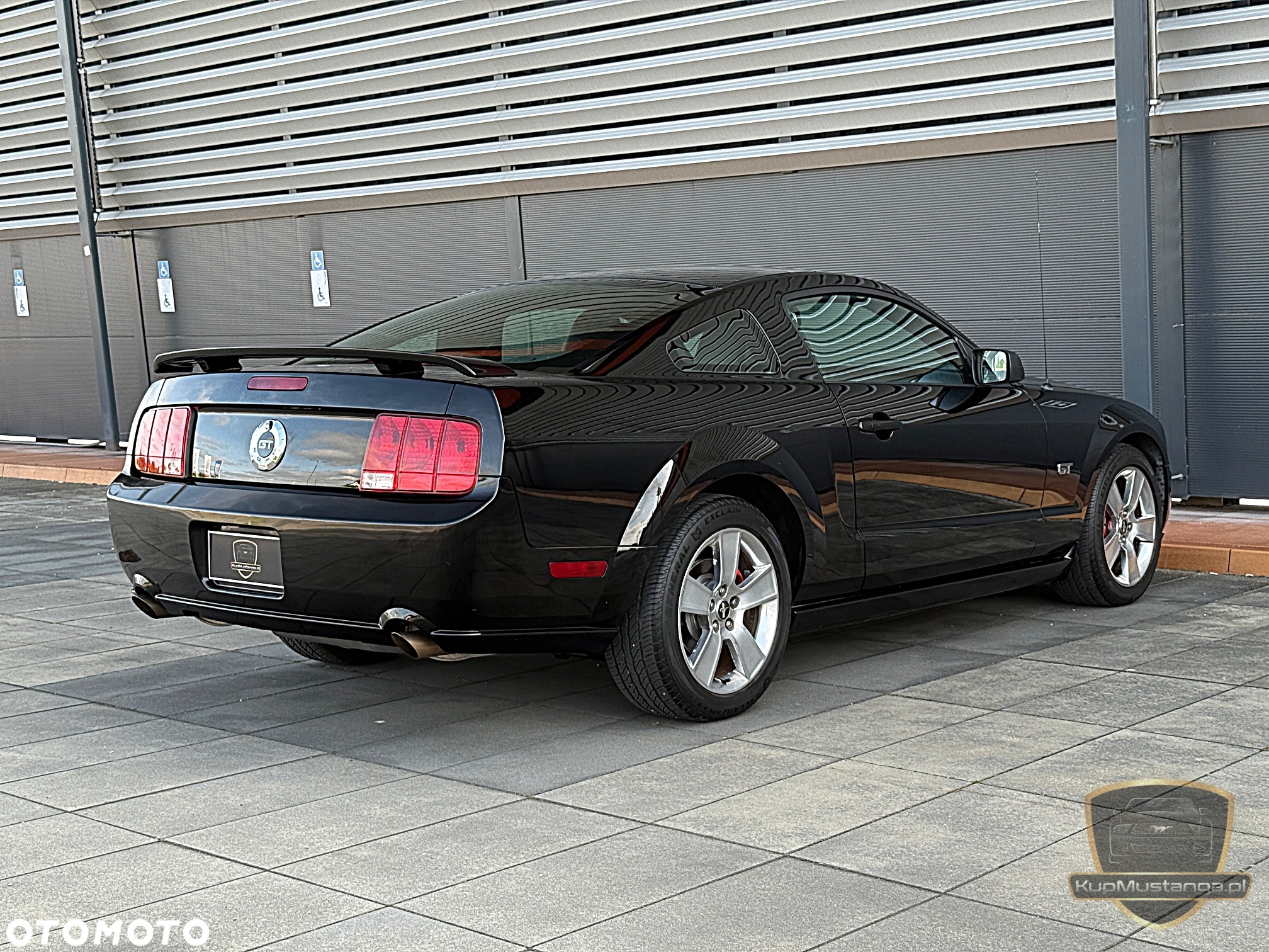 Ford Mustang - 25