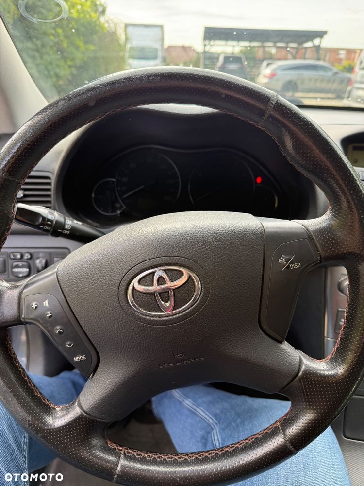 Toyota Avensis - 15