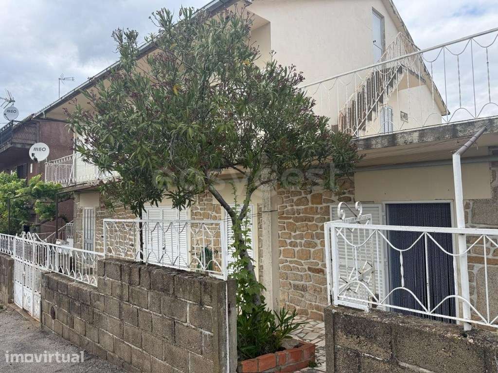 Propriedade Exclusiva com Duas Moradias e Amplo Espaço Exterior com... - Grande imagem: 3/13