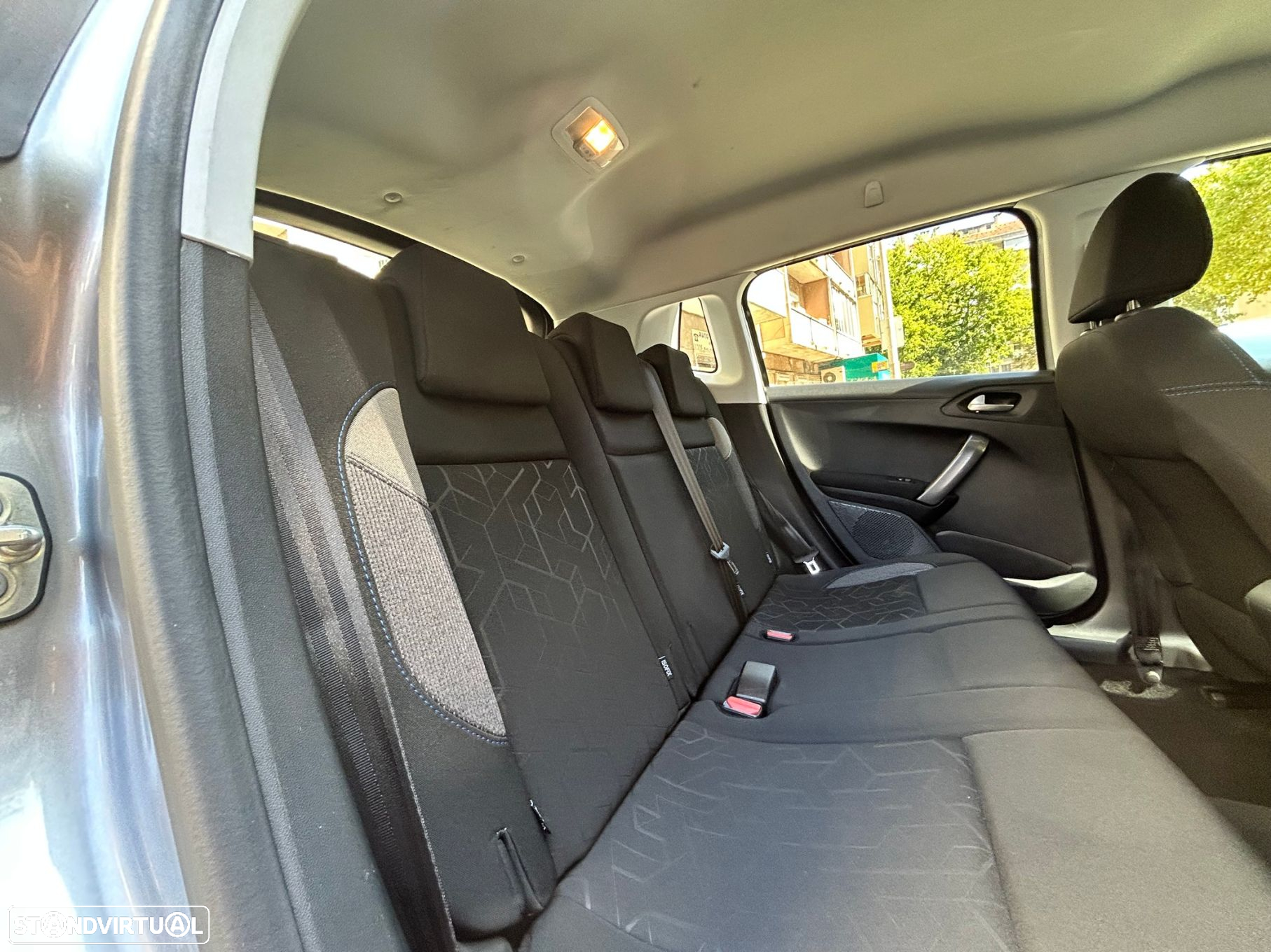 Peugeot 2008 1.2 PureTech Style - 10