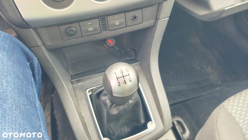 Ford Focus 1.6 Trend - 23