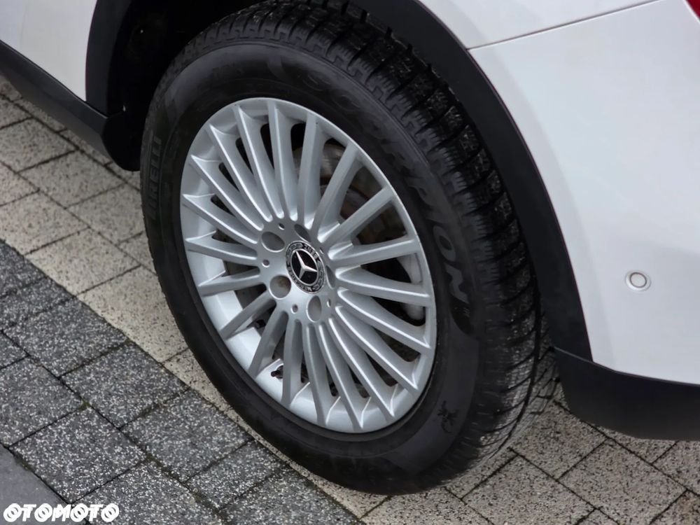 Mercedes-Benz GLA 180 7G-DCT Style - 29