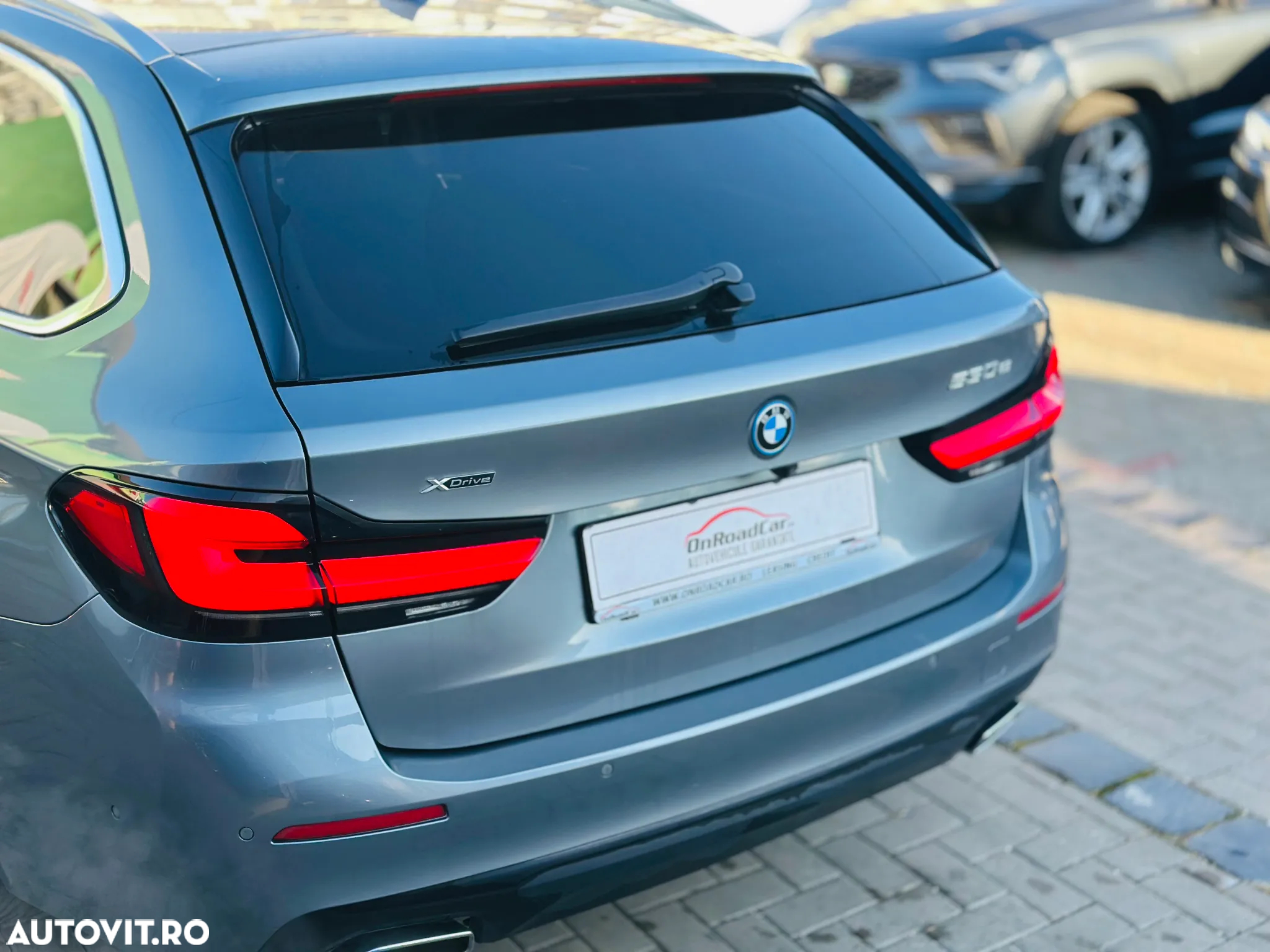 BMW Seria 5 530e xDrive Touring Aut. - 36