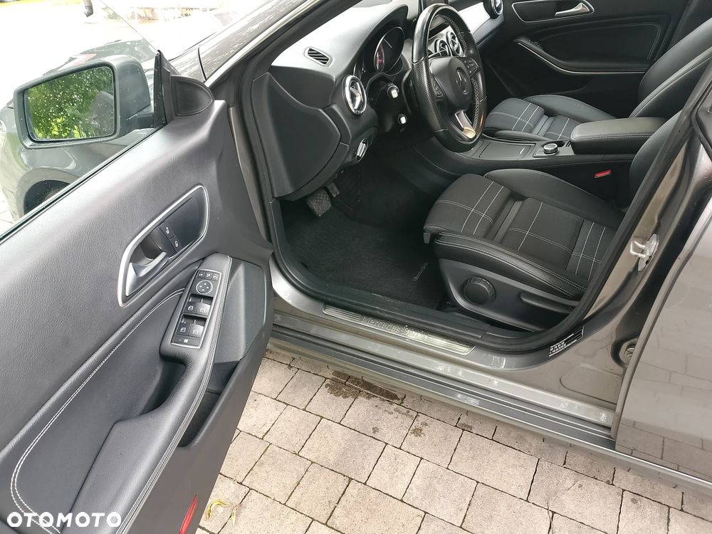 Mercedes-Benz CLA 200 7G-DCT SCORE - 8