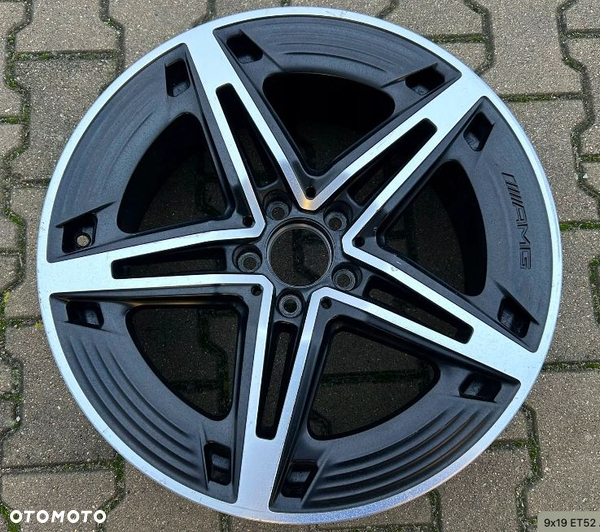 Mercedes-Benz AMG CLA 118 1szt 9x19 ET52 A1184010700 670.
