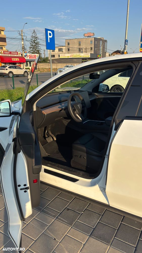 Tesla Model Y - 25