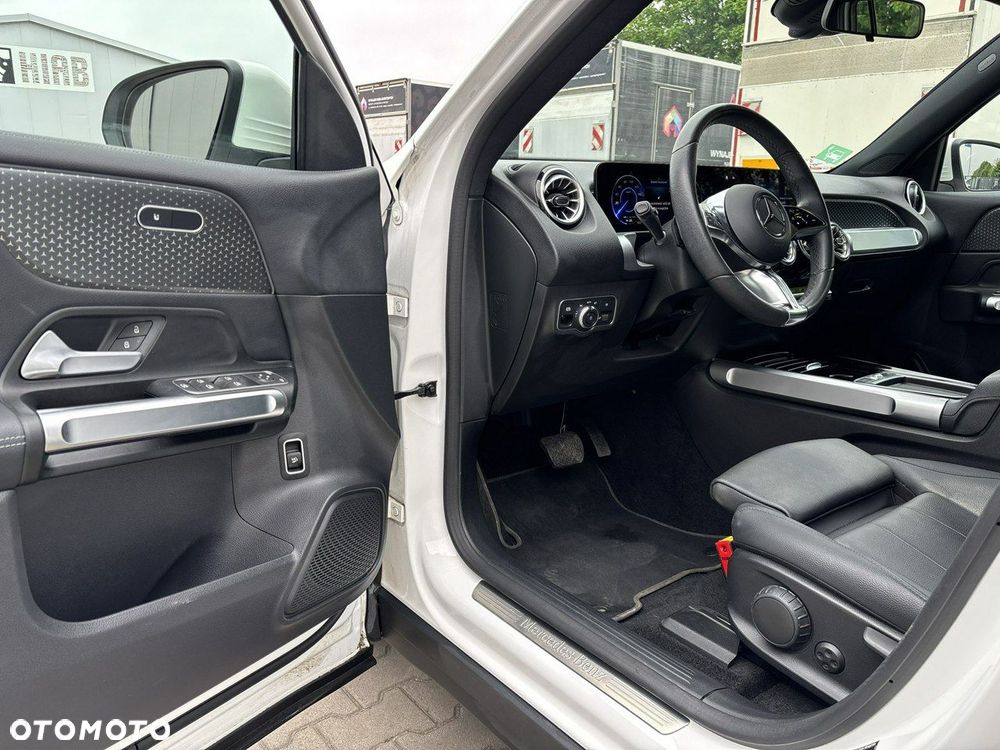 Mercedes-Benz EQB - 10