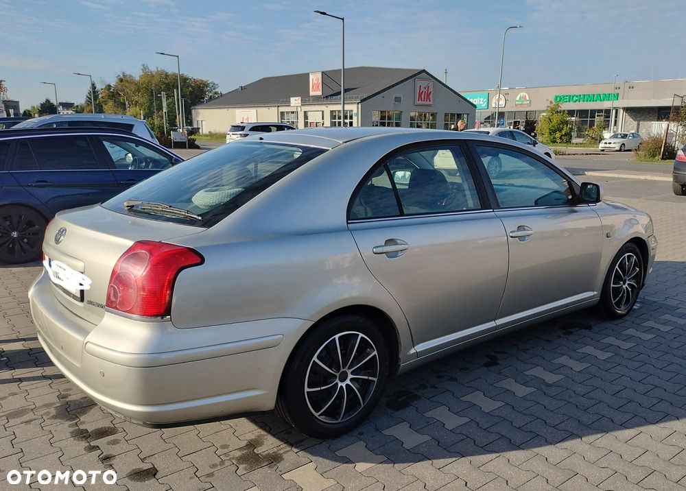 Toyota Avensis - 2