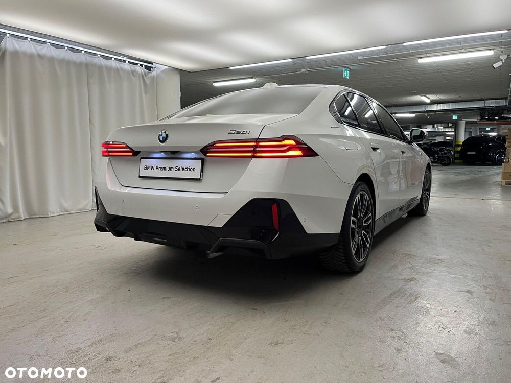 BMW Seria 5 520i mHEV M Sport - 11