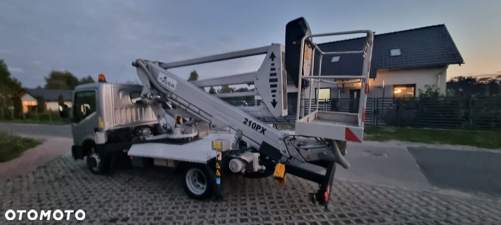 Nissan CABSTAR - 2