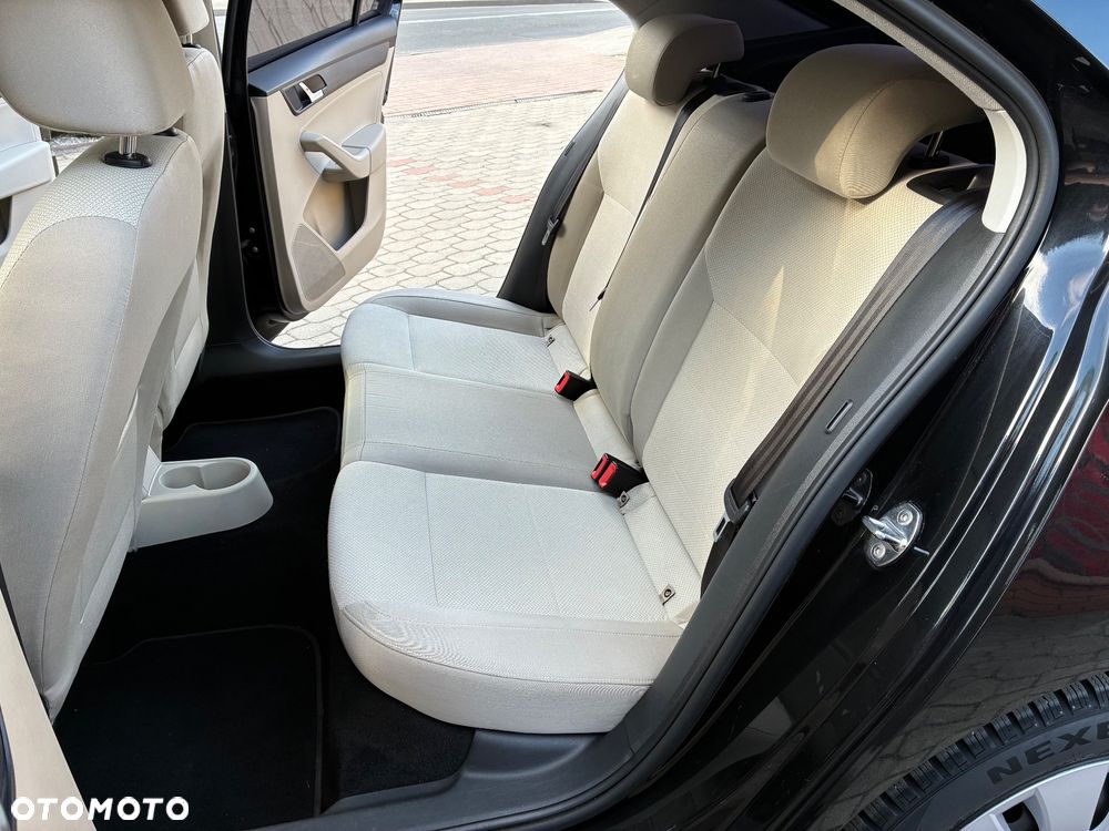 Skoda RAPID 1.2 TSI Elegance - 11