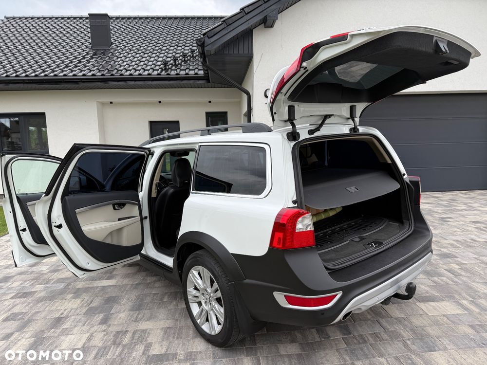 Volvo XC 70 D5 AWD Momentum - 3