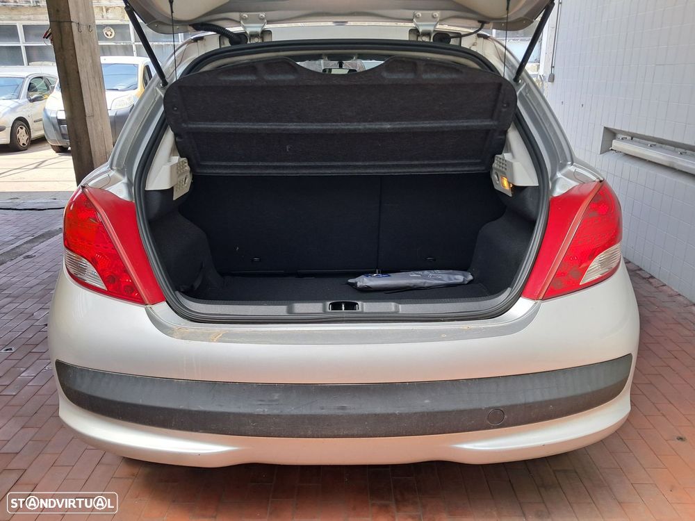 Peugeot 207 1.4 16V Active - 14