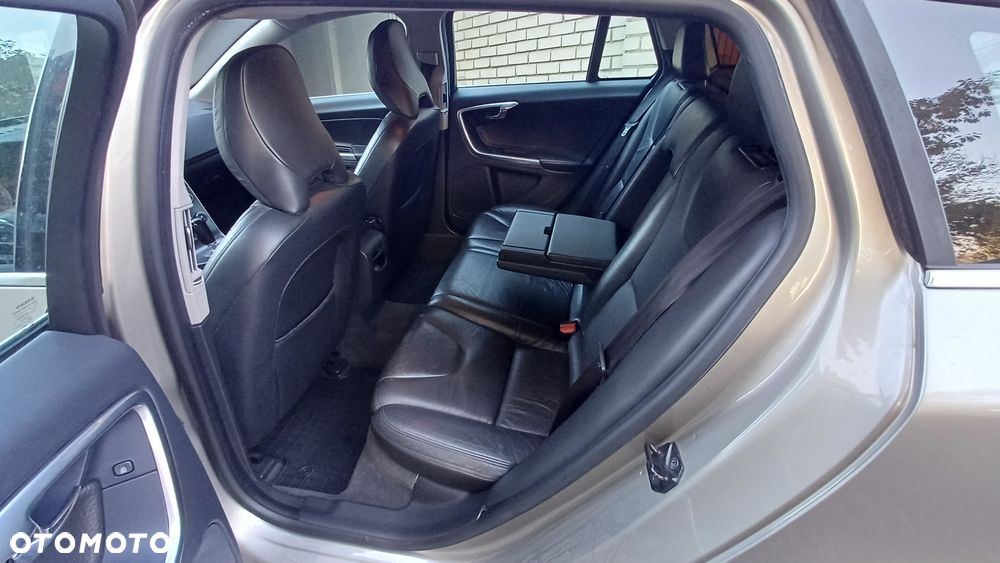 Volvo V60 D5 AWD Summum - 6