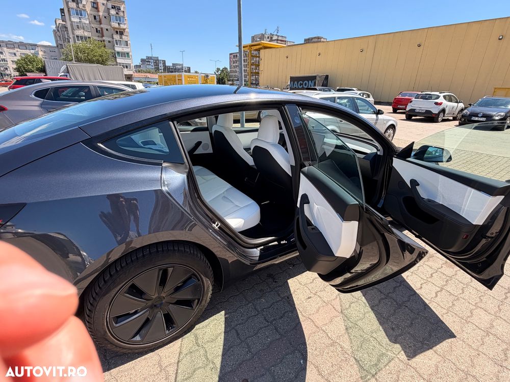 Tesla Model 3 - 8