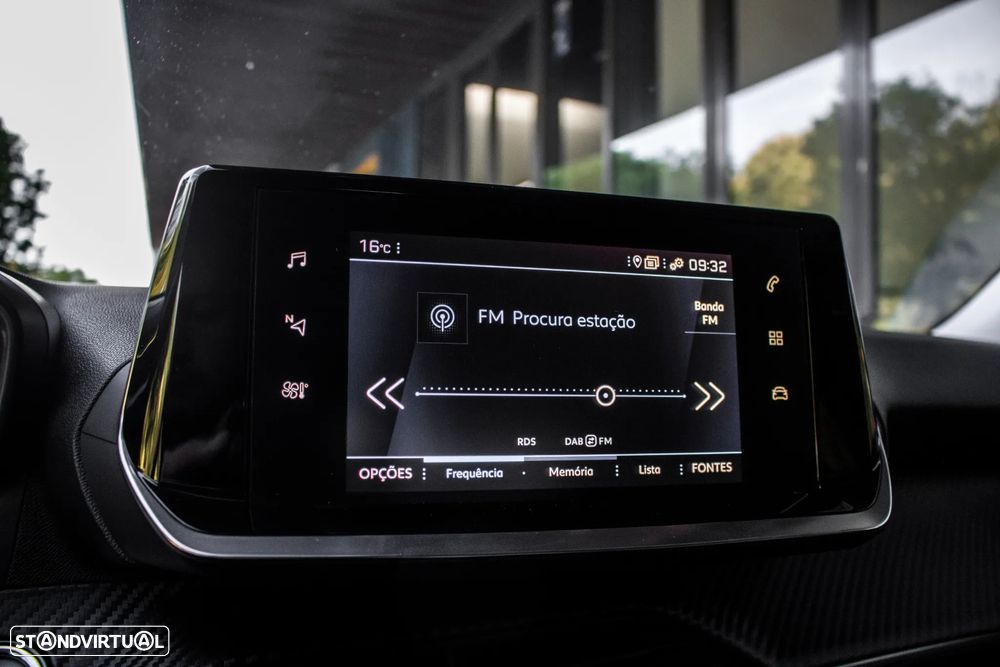 Peugeot 2008 1.5 BlueHDi Allure EAT8 - 35