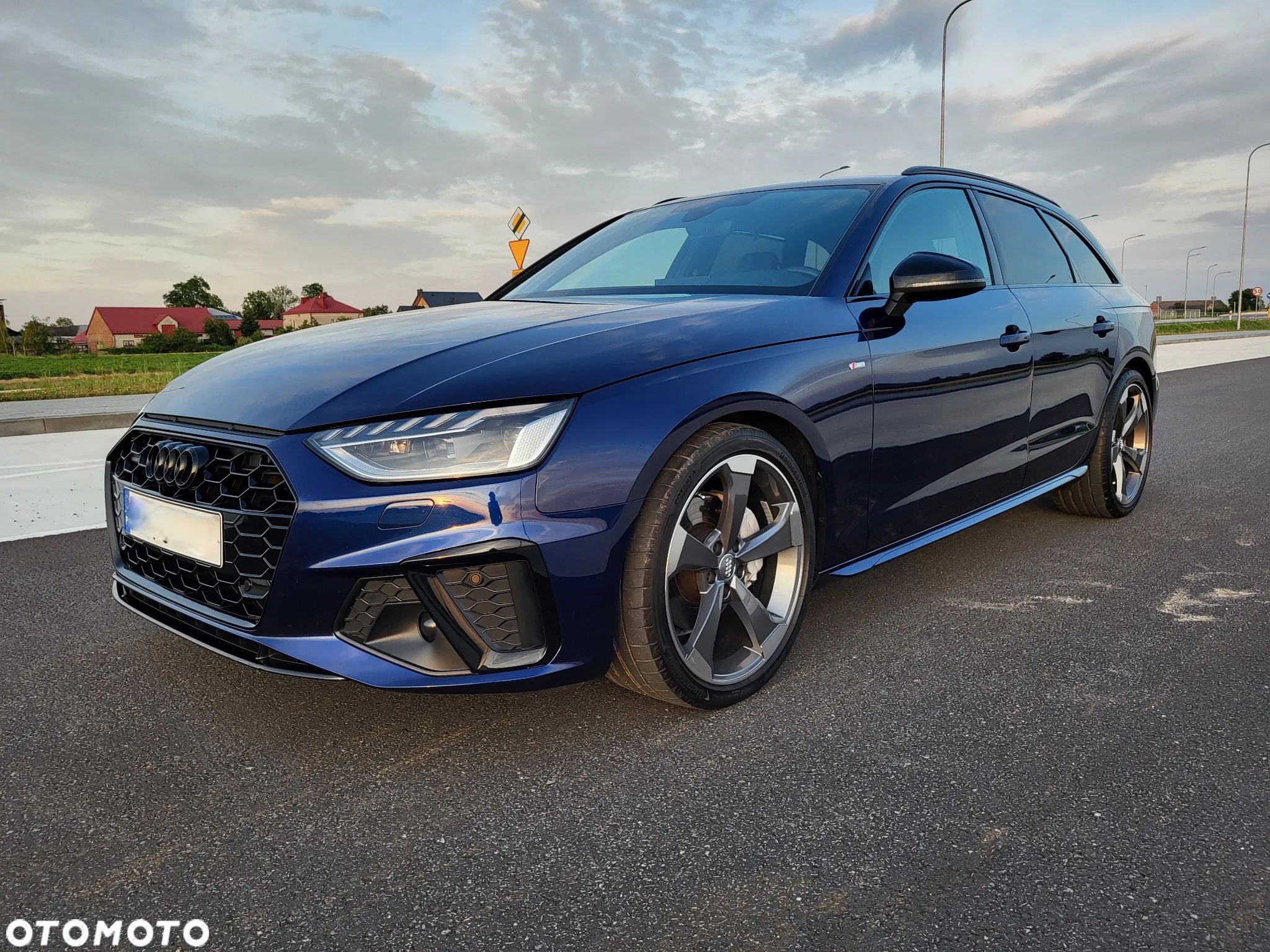 Audi A4 Avant 40 TDI quattro S tronic S line - 1