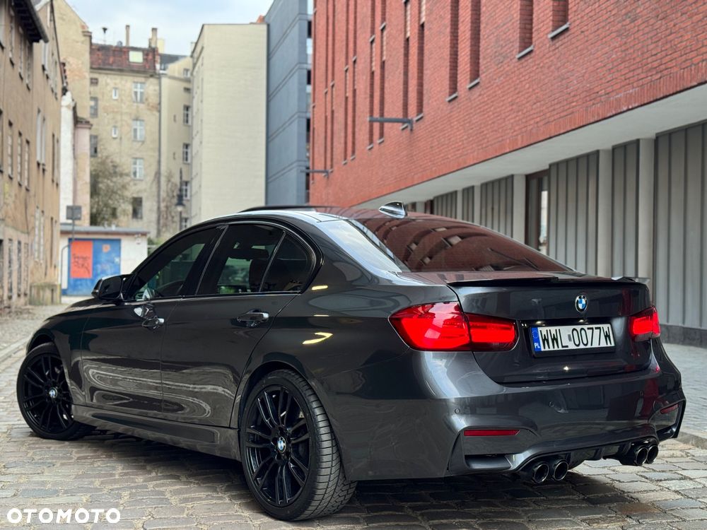 BMW Seria 3 328i Sport Line - 24