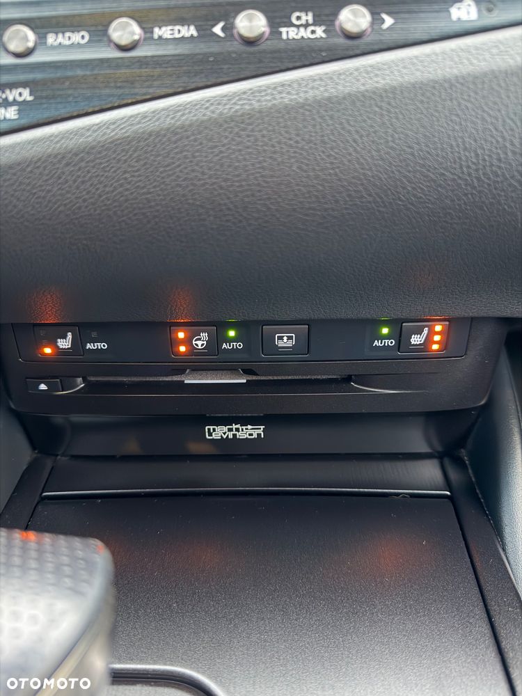 Lexus ES 300h F Sport - 20